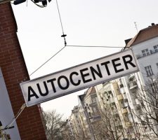 Schild des Autocenters_FotoRoman März_small